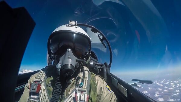 Piloto da Força Aeroespacial russa durante voo de combate na Síria - Sputnik Brasil