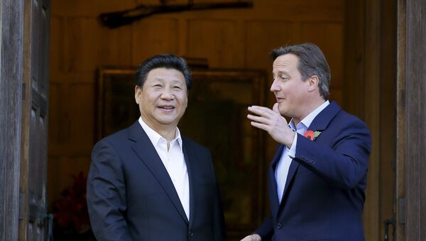 Primeiro-ministro britânico, David Cameron, recebe o presidente da China, Xi Jinping, em sua residência oficial em Chequers - Sputnik Brasil