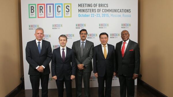 André Figueiredo (primeiro da esq. para dir.), com os demais ministros de Comunicações do BRICS. - Sputnik Brasil