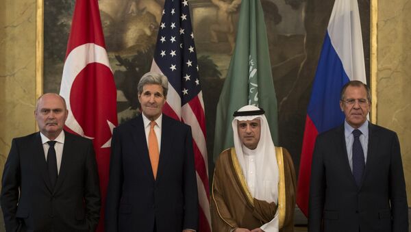 Chanceleres Feridun Sinirlioglu (Turquia), John Kerry (EUA), Adel Jubeir (Arábia Saudita) e Sergei Lavrov (Rússia) - Sputnik Brasil