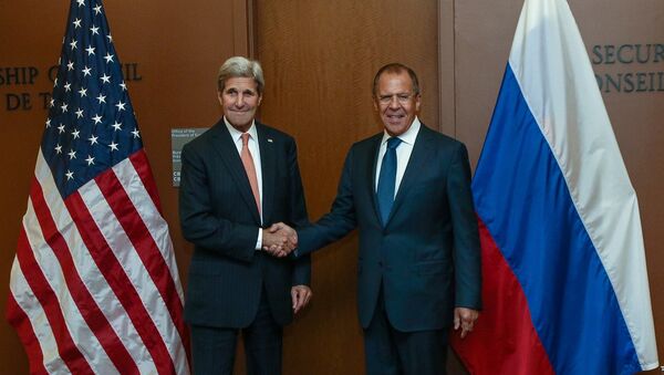 Secretário de Estado dos EUA, John Kerry e Ministro das Relações Exteriores da Rússia, Serguei Lavrov, em encontro realizado na sede da ONU em Manhattan. - Sputnik Brasil