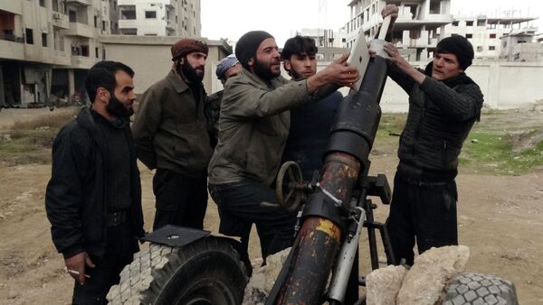 Membros do Exército Livre da Síria em Eastern Ghouta, subúrbio de Damasco, em 3 de janeiro de 2015 - Sputnik Brasil