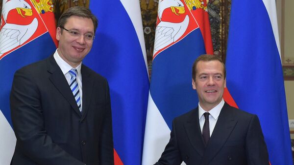 Primeiros-ministros da Rússia e da Sérvia, Dmitry Medvedev e Aleksandar Vucic, respetivamente - Sputnik Brasil