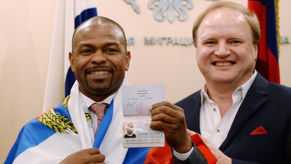 Roy Jones Jr. recebe passaporte russo - Sputnik Brasil