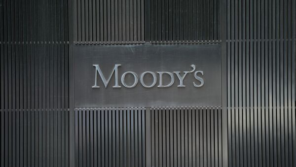A sign for Moody's rating agency is displayed at the company headquarters in New York - Sputnik Brasil