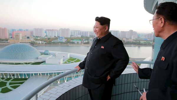 O líder norte-coreano Kim Jong Un visita o Centro da Ciência e Tecnologia em Pyongyang. - Sputnik Brasil