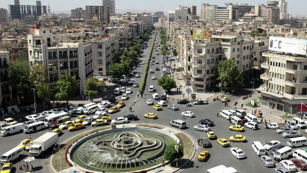 A general view shot taken on June 30, 2015, shows traffic on a roundabout in the Syrian capital Damascus - Sputnik Brasil