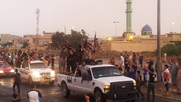 Combatentes do grupo terrorista Estado Islâmico no Iraque, cidade de Mosul. 25 de junho de 2014 - Sputnik Brasil