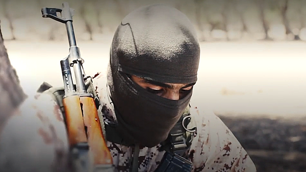 Militante do grupo terrorista Estado Islâmico - Sputnik Brasil