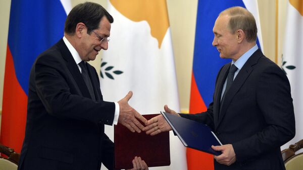 Presidente de Chipre Nicos Anastasiades e presidente russo Vladimir Putin - Sputnik Brasil