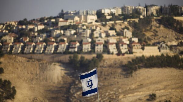 Bandeira israelense perto de assentamentos judaicos na Cisjordânia - Sputnik Brasil