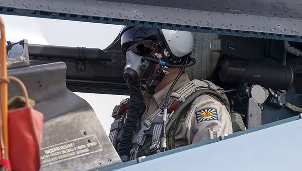 A pilot sits in the cockpit of a Sukhoi Su-30 fighter jet at the Hmeymim air base near Latakia, Syria, in this handout photograph released by Russia's Defence Ministry October 22, 2015. - Sputnik Brasil