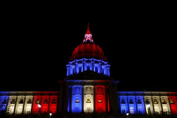 Prefeitura de San Francisco (EUA) adota cores da bandeira francesa - Sputnik Brasil