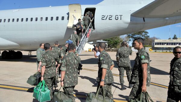 Embarque de tropas brasileiras pra o Haiti. - Sputnik Brasil