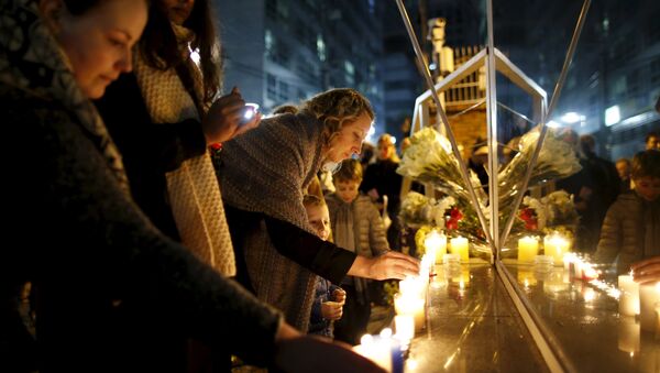Homenagem às vítimas dos atentados de Paris em frente à embaixada francesa em Seul, na Coreia do Sul - Sputnik Brasil