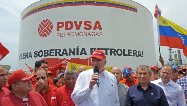 O então presidente da PDVSA, Rafael Ramírez, e o seu colega da russa Rosneft, Igor Sechin, em 2013, durante a visita do último à Venezuela - Sputnik Brasil