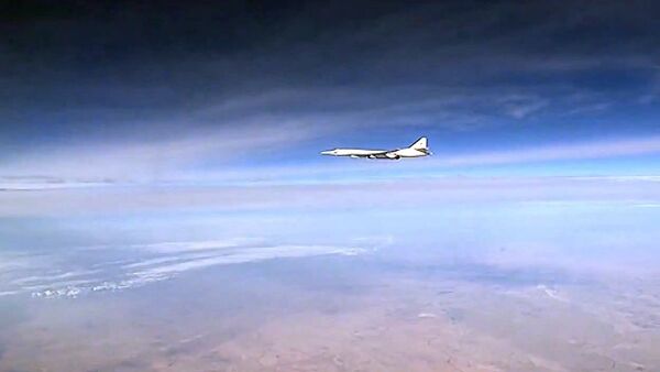 Um Tu-122 da Força Aeroespacial da Rússia no céu da Síria - Sputnik Brasil