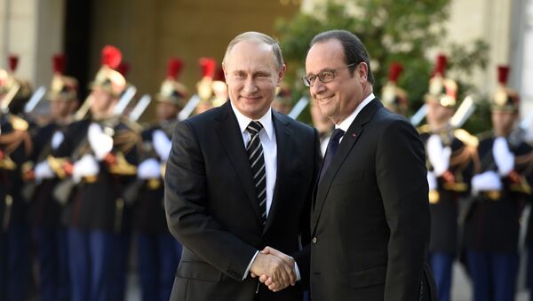 O presidente russo, Vladimir Putin, e o presidente francês, François Hollande - Sputnik Brasil