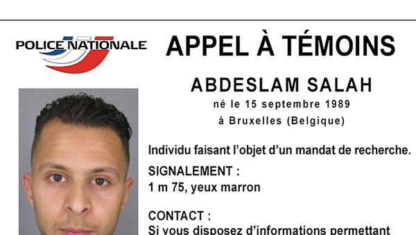 Aviso distribuído pela polícia francesa na procura de Salah Abdeslam. - Sputnik Brasil