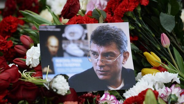 Flores depositadas no local de assassinato de Boris Nemtsov - Sputnik Brasil