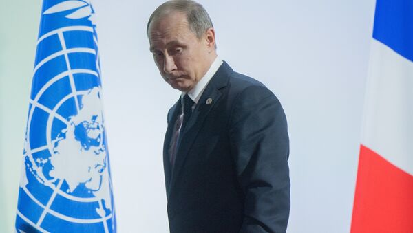 Vladimir Putin durante a visita à França para participar na cúpula da COP21 - Sputnik Brasil