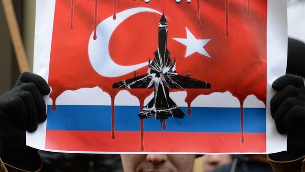 Participante do protesto contra as ações turcas em frente da embaixada russa em Moscou empunha o cartaz com a inscrição Náo vou à Turquia - Sputnik Brasil