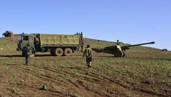 Soldados do exército sírio no monte Fátima, na província de Deraa, em março de 2015. Foto de arquivo - Sputnik Brasil
