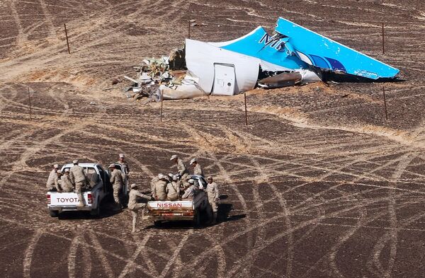 Lugar do queda do avião russo Airbus A321 da companhia aérea Kogalymavia - Sputnik Brasil