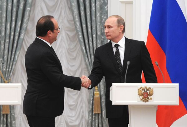 Presidente da Rússia Vladimir Putin e o Presidente da França François Hollande na entrevista coletiva no Kremlin - Sputnik Brasil