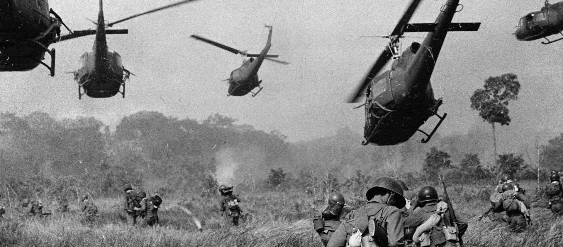Helicópteros americanos no sul do Vietnã em março de 1965 - Sputnik Brasil, 1920, 03.03.2020