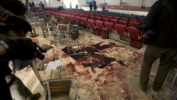 A escola em Peshawar ficou banhada de sangue após o ataque terrorista que matou 141 pessoas. - Sputnik Brasil
