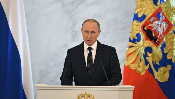 Presidente russo Vladimir Putin está discursando perante a Assambleia Federal da Rússia, Kremlin, Moscou, 3 de dezembro de 2015 - Sputnik Brasil