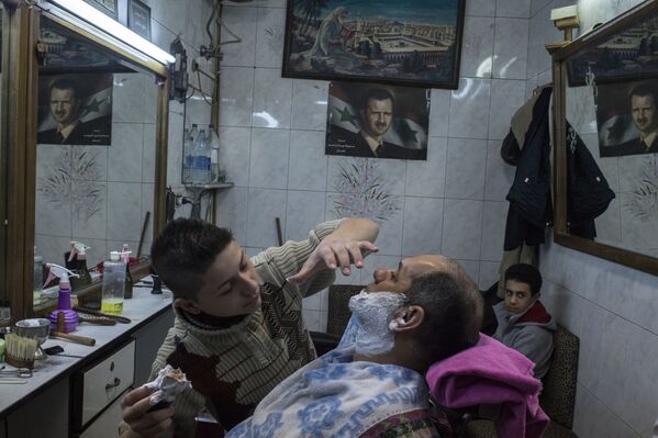 Barbearia em Damasco - Sputnik Brasil
