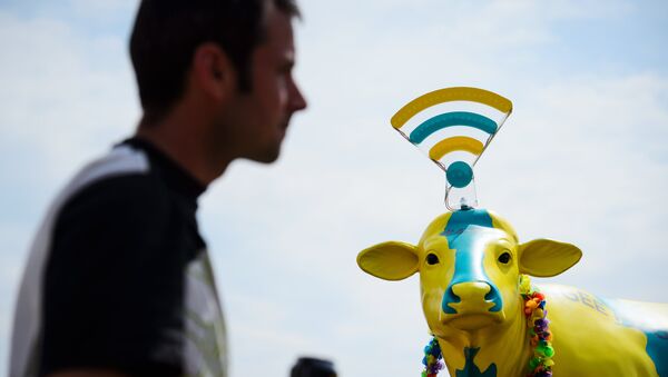 Uma vaca de plástico exposta em uma feira no Reino Unido em 2014 - Sputnik Brasil
