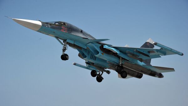 A Su-34 multifunctional strike bomber of the Russian Aerospace Force takes off from the Hemeimeem Air Base in the Syrian province of Latakia. - Sputnik Brasil