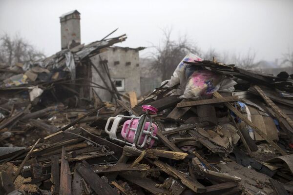 Prédio destruído em Donetsk - Sputnik Brasil