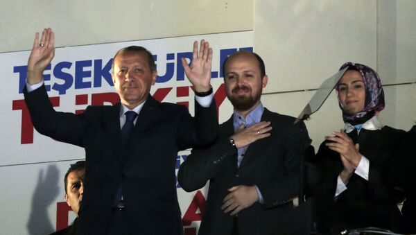 Recep Tayyip Erdogan, presidente da Turquia, ao lado do seu filho Bilal Erdogan e de sua filha Sumeyye Erdogan em Ankara - Sputnik Brasil