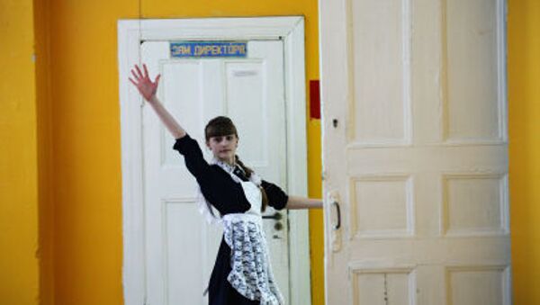 Formanda de uma escola russa do vilarejo Kalinovo, região de Sverdlivsk - Sputnik Brasil