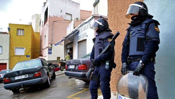 Policemen take part to an operation against a jihadist cell in the Spanish city of Melilla on March 14, 2014 - Sputnik Brasil