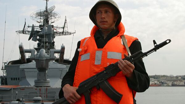 A serviceman of the Smetlivy anti-submarine ship of Russia's Black Sea Fleet - Sputnik Brasil