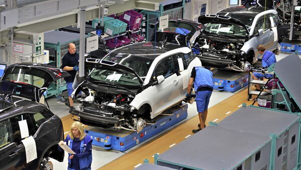 Empregados da BMW na fábrica em Leipzig - Sputnik Brasil