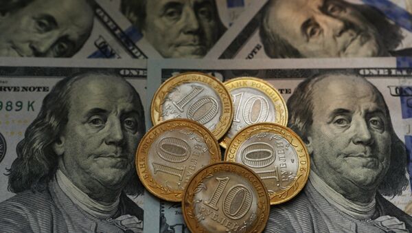 Dólar e rublo (imagem de arquivo) - Sputnik Brasil