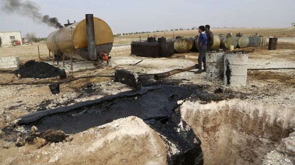 Refinaria de petróleo em Marchmarin, na Síria - Sputnik Brasil