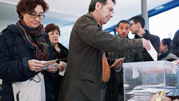 Eleitores votam nas eleições parlamentares na Espanha, Barcelona, 20 de dezembro de 2015 - Sputnik Brasil