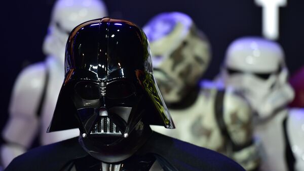 Darth Vader durante estreia do Despertar da Força em Londres - Sputnik Brasil