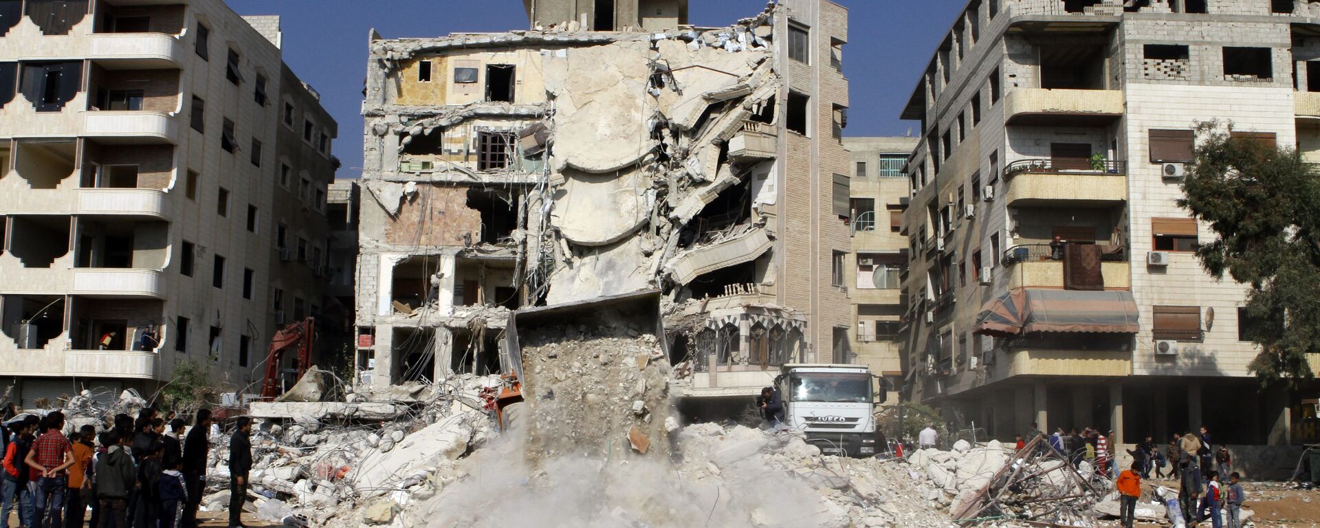 Local destruído em alegado ataque israelense nos arredores de Damasco, 20 de dezembro de 2015. - Sputnik Brasil, 1920, 04.04.2022