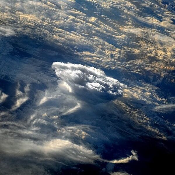 Nuvens sobre a Terra - Sputnik Brasil