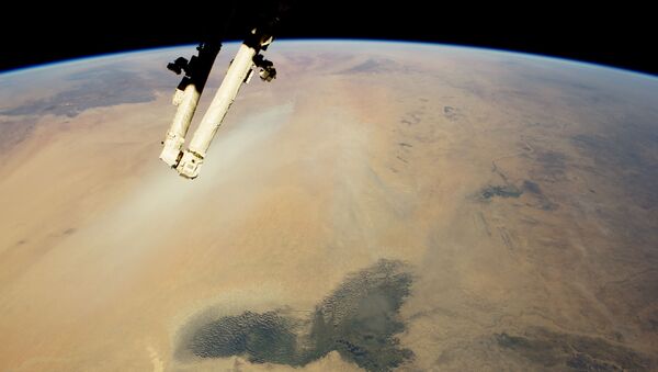 Lago no Chade e as nuvens de poeira, deserto do Saara na África - Sputnik Brasil