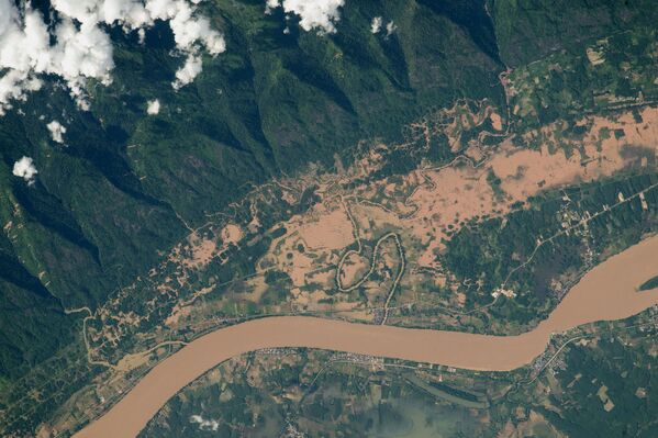 Vista do espaço para as inundações na planície do rio Mekong na Tailândia - Sputnik Brasil