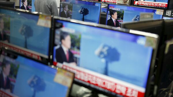 TV sul-coreana noticia teste de bomba de hidrogênio da Coreia do Norte. Seul, 6 de janeiro de 2016 - Sputnik Brasil